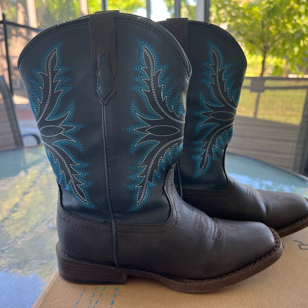 Ariat Kids Boots SIZE 2